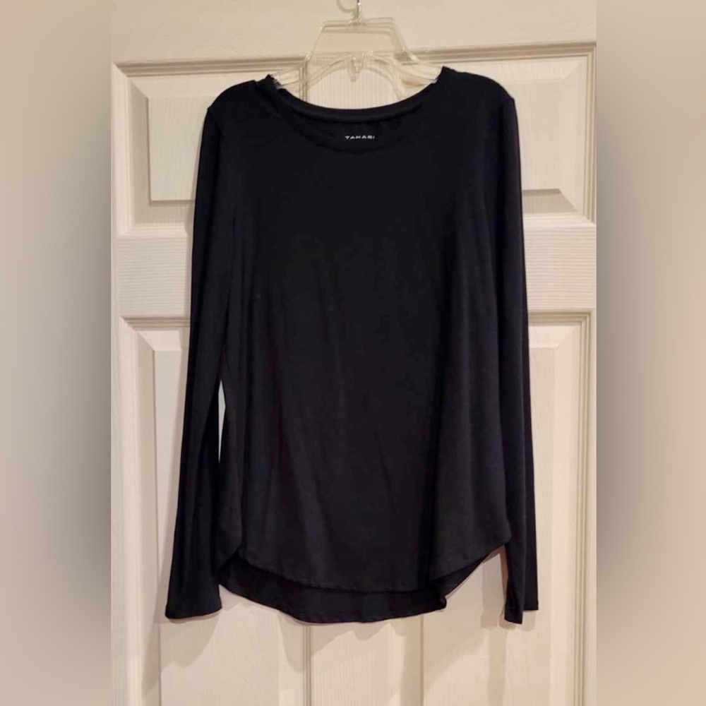 Tahari Women’s Black Long Sleeve Top size small